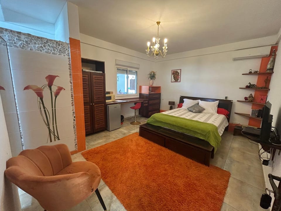 Photo of the whole room, Bedroom