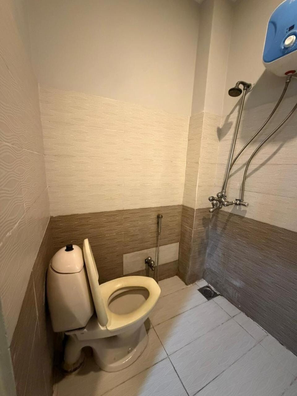Snow Nest Apartment by MZ Heights Apartment in Lahore