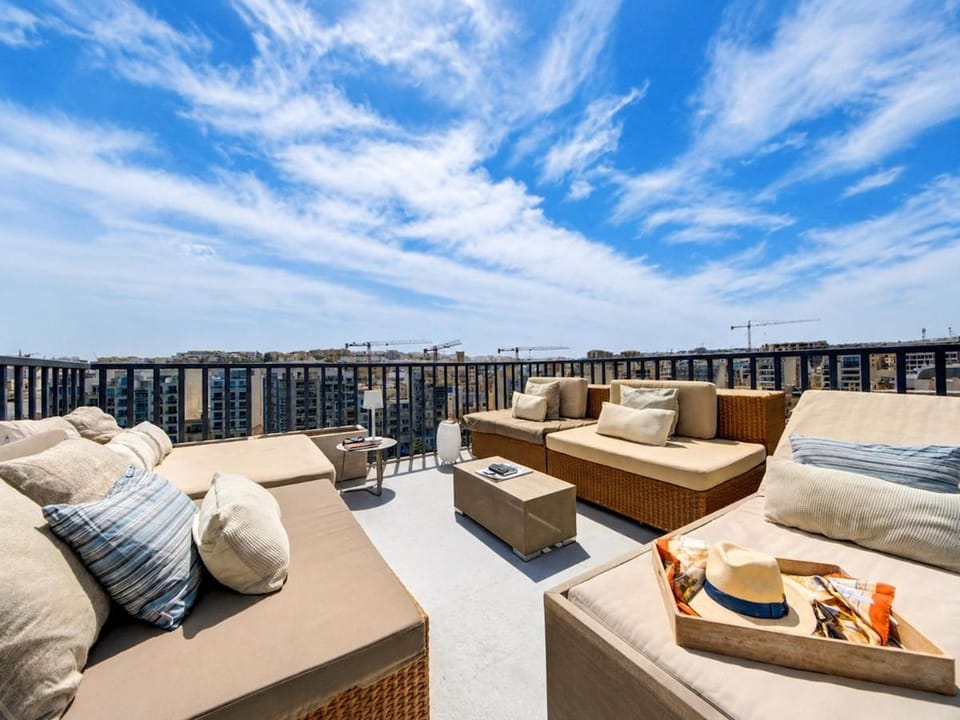 Seafront Duplex Penthouse in St Julians by MR Homes Apartment in Saint Julians