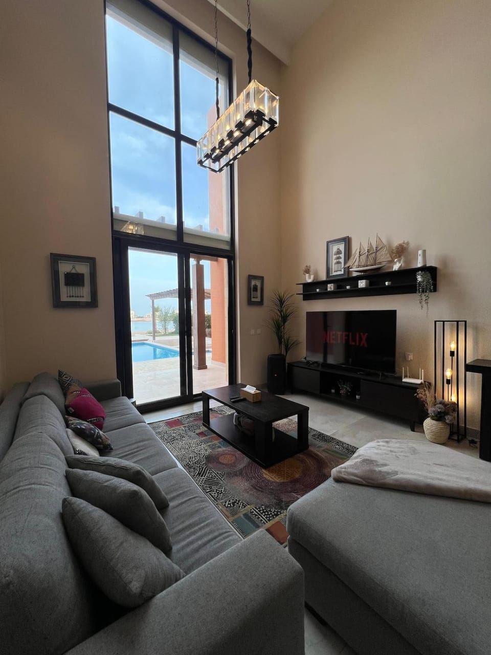 TV and multimedia, Living room, Lake view, Pool view