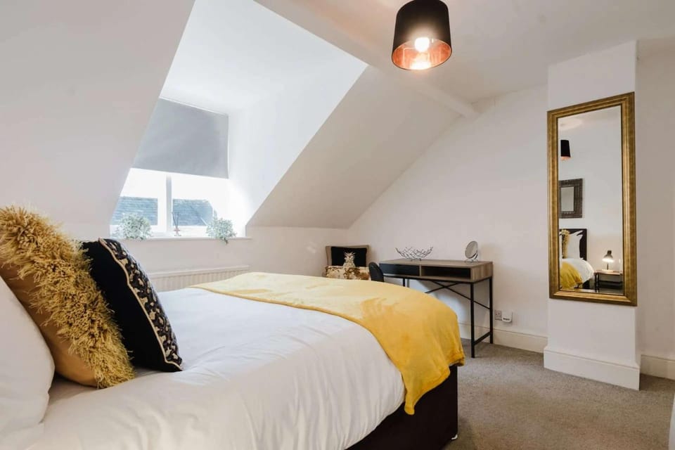 Bed, Bedroom
