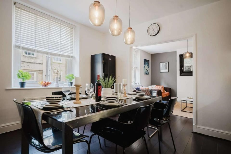 Kitchen or kitchenette, Seating area, Dining area