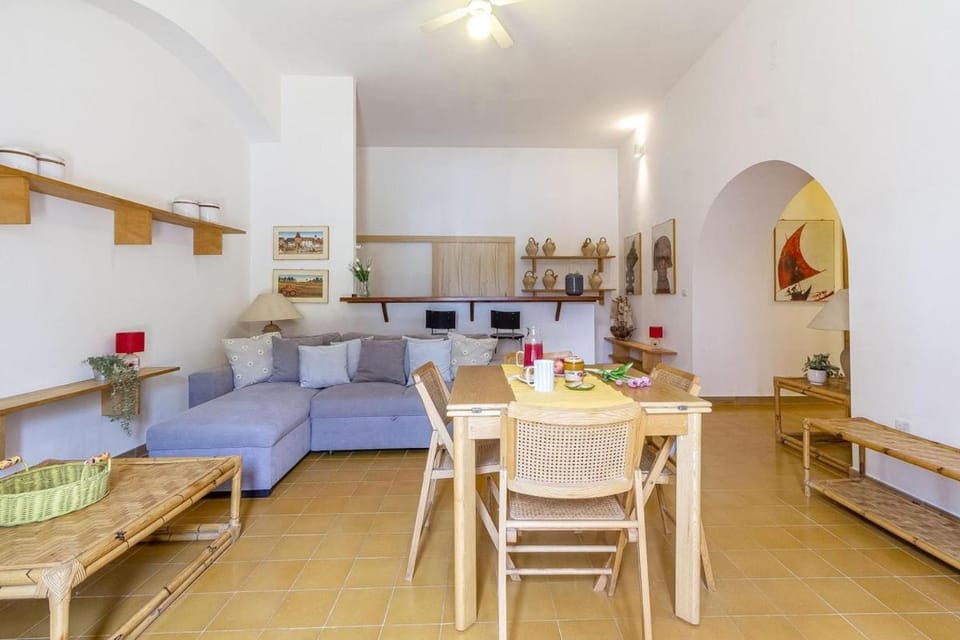 Living room, Seating area, Breakfast
