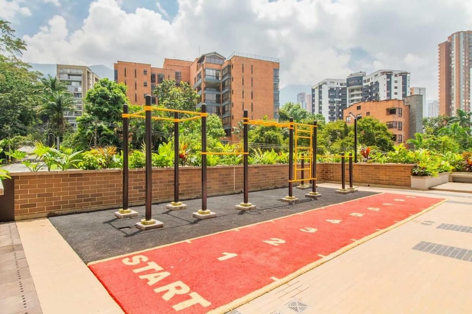 Industrial loft just steps from El Tesoro, with views, Wi-Fi, and AC Apartment in Medellin