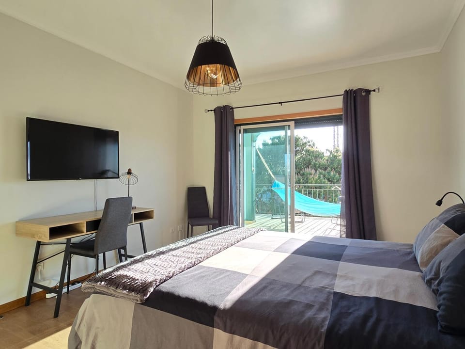 View (from property/room), Balcony/Terrace, Bedroom
