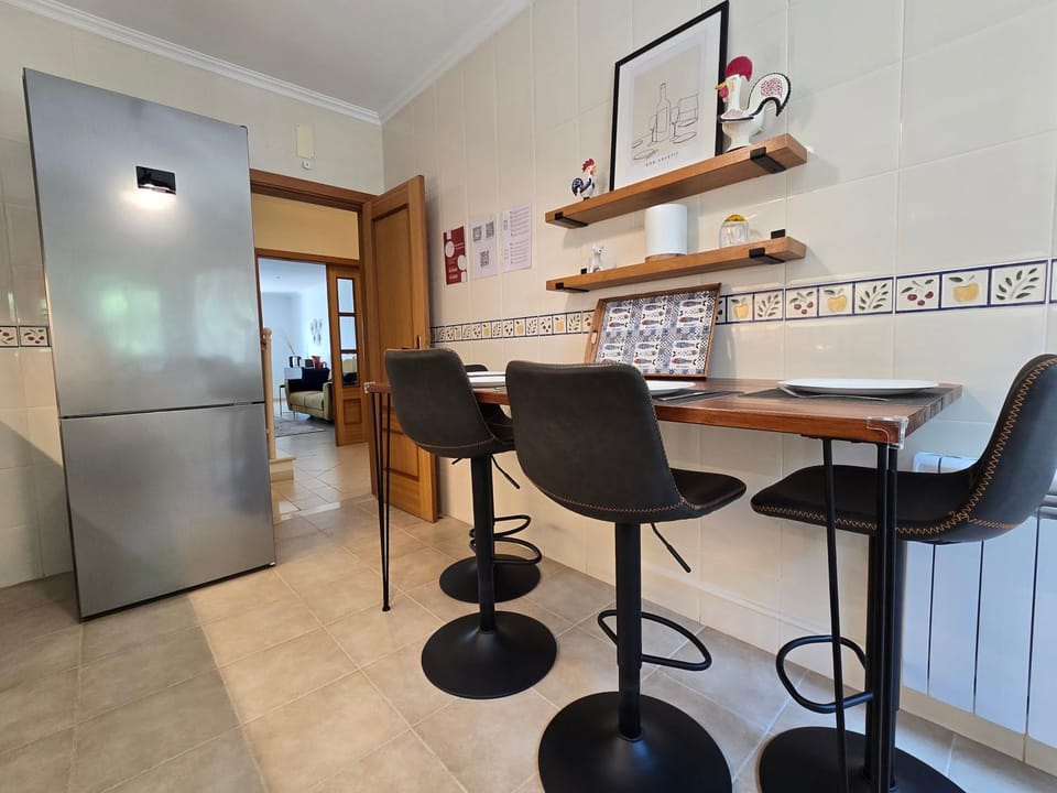 Kitchen or kitchenette, Dining area, oven, stove