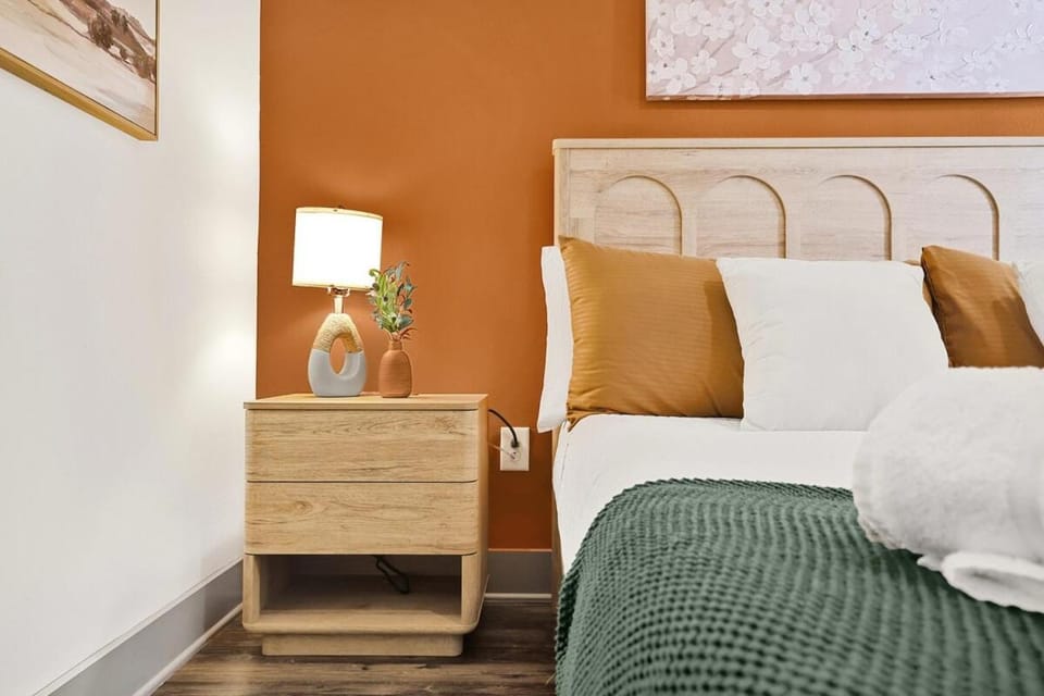 Midtown Nashville - 5 Min to Broadway - Free Secured Parking - Pool Apartment in Nashville