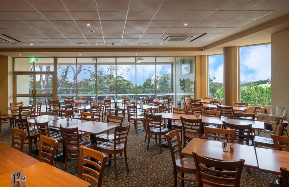 Restaurant/places to eat, Day, Lounge or bar