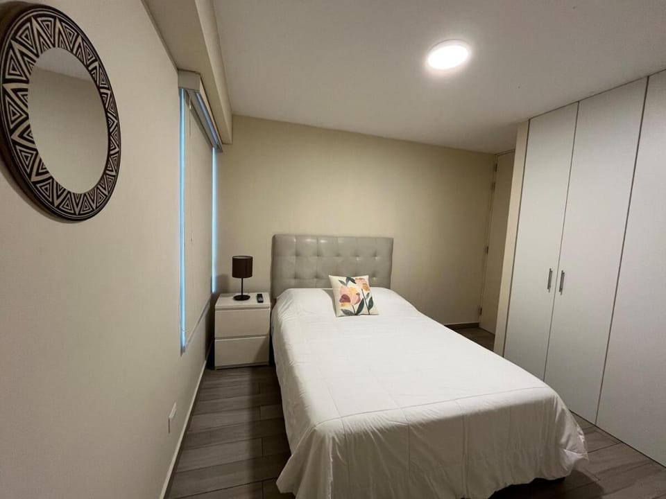 Heart of Miraflores - 4BR - Steps to Kennedy Park Apartment in Miraflores