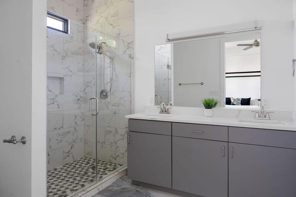 Shower, Bathroom, towels