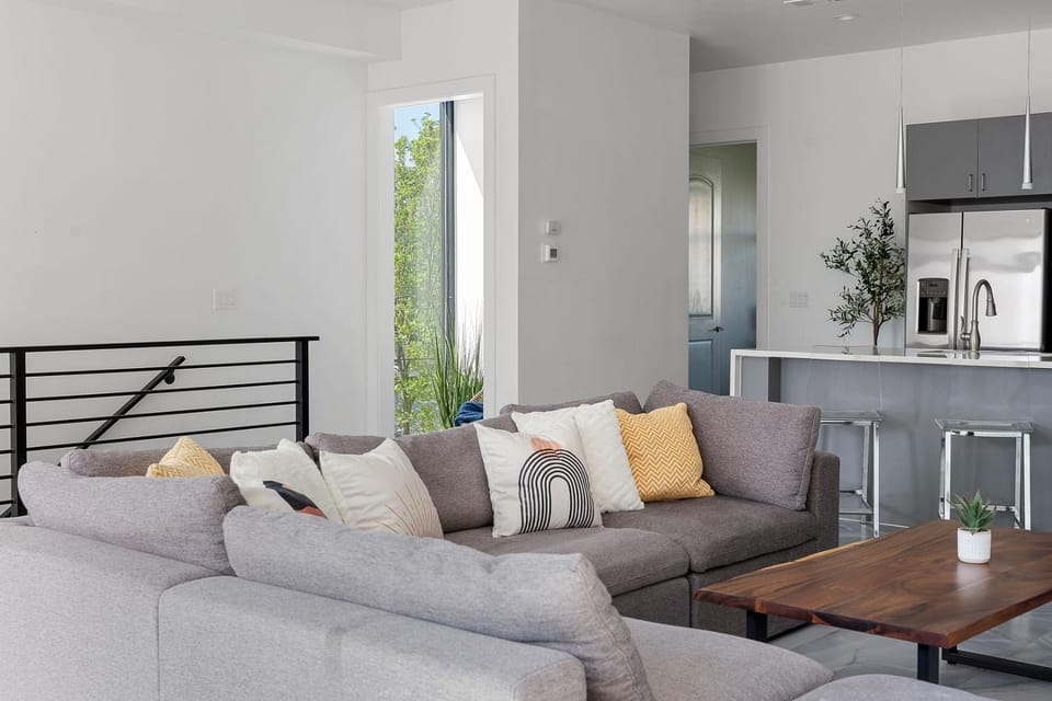 Kitchen or kitchenette, Living room, Seating area, pet friendly