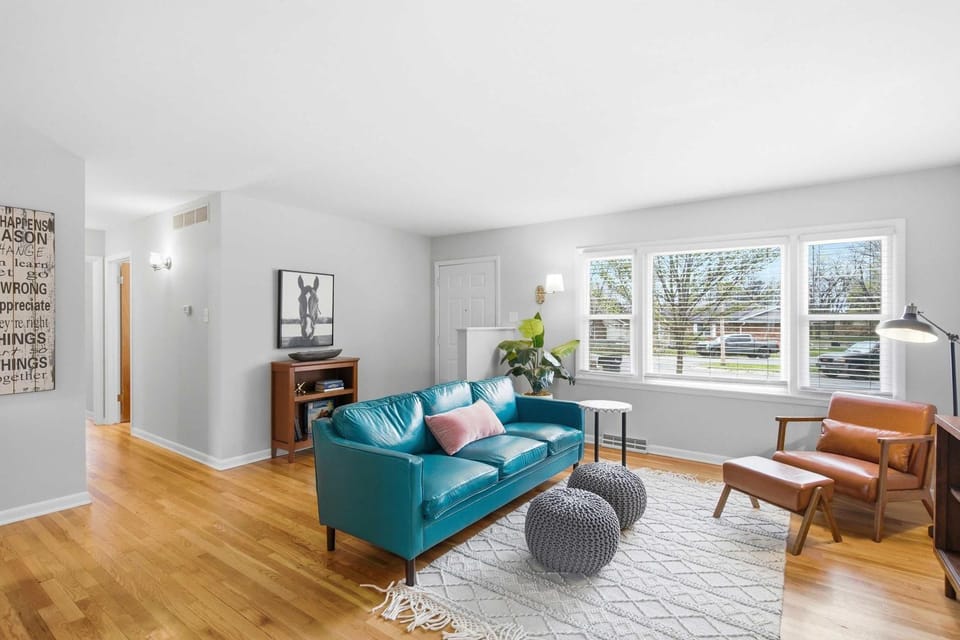 Modern Home - Sleeps 6 - Near Downtown & Mizzou House in Columbia