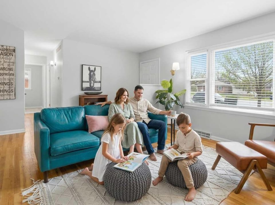 Modern Home - Sleeps 6 - Near Downtown & Mizzou House in Columbia