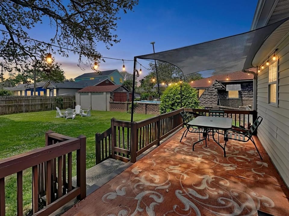 Patio, Garden, Balcony/Terrace, Seating area, Sunset