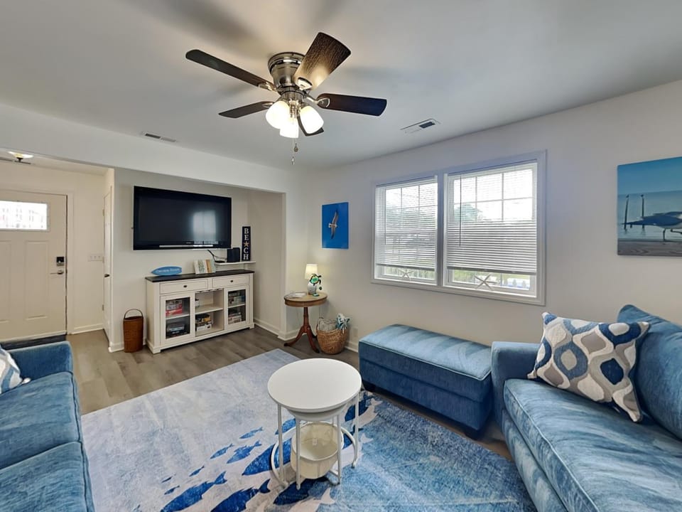 TV and multimedia, Living room, Seating area, furniture