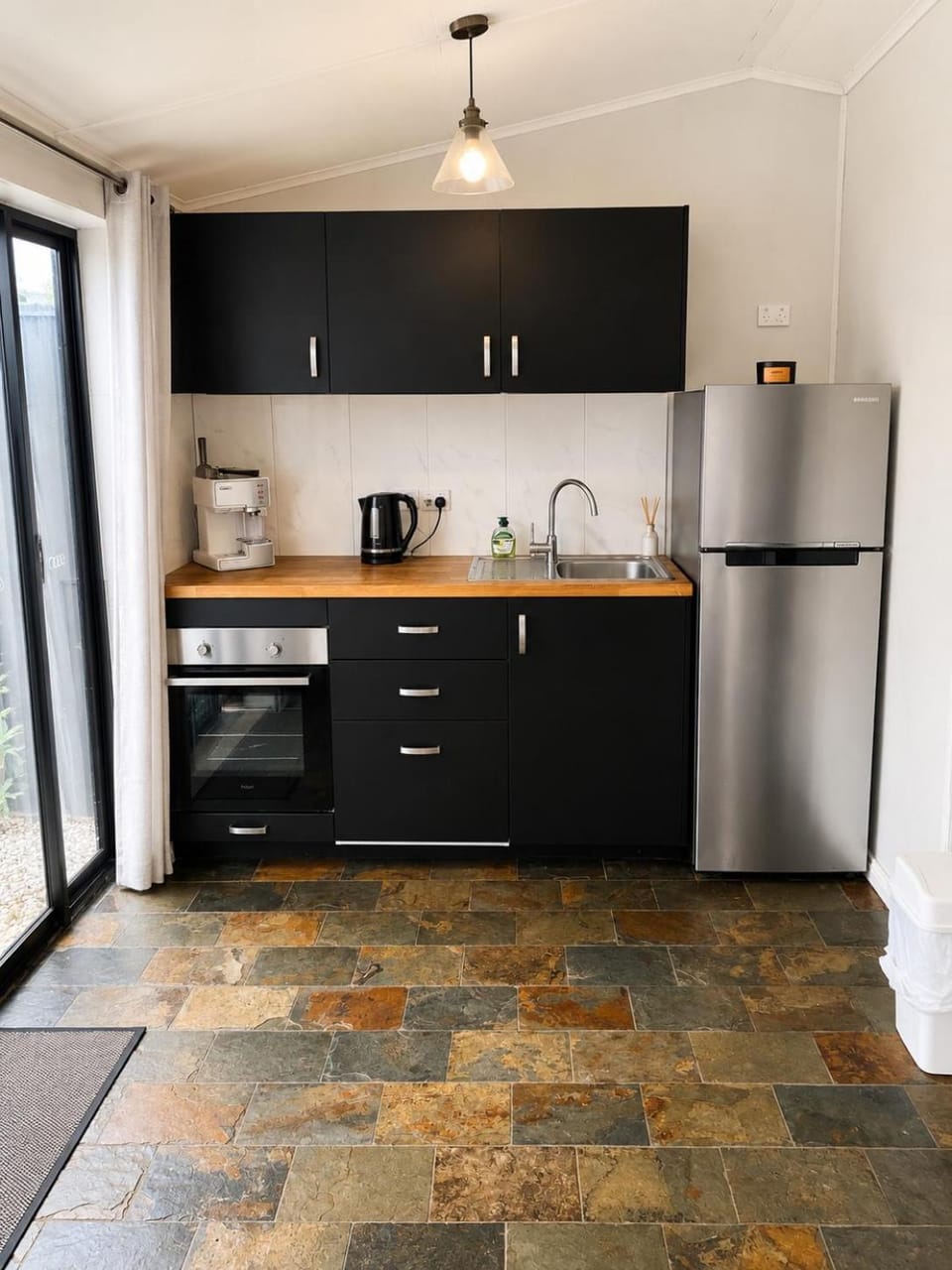 Coastal Studio House in Adelaide