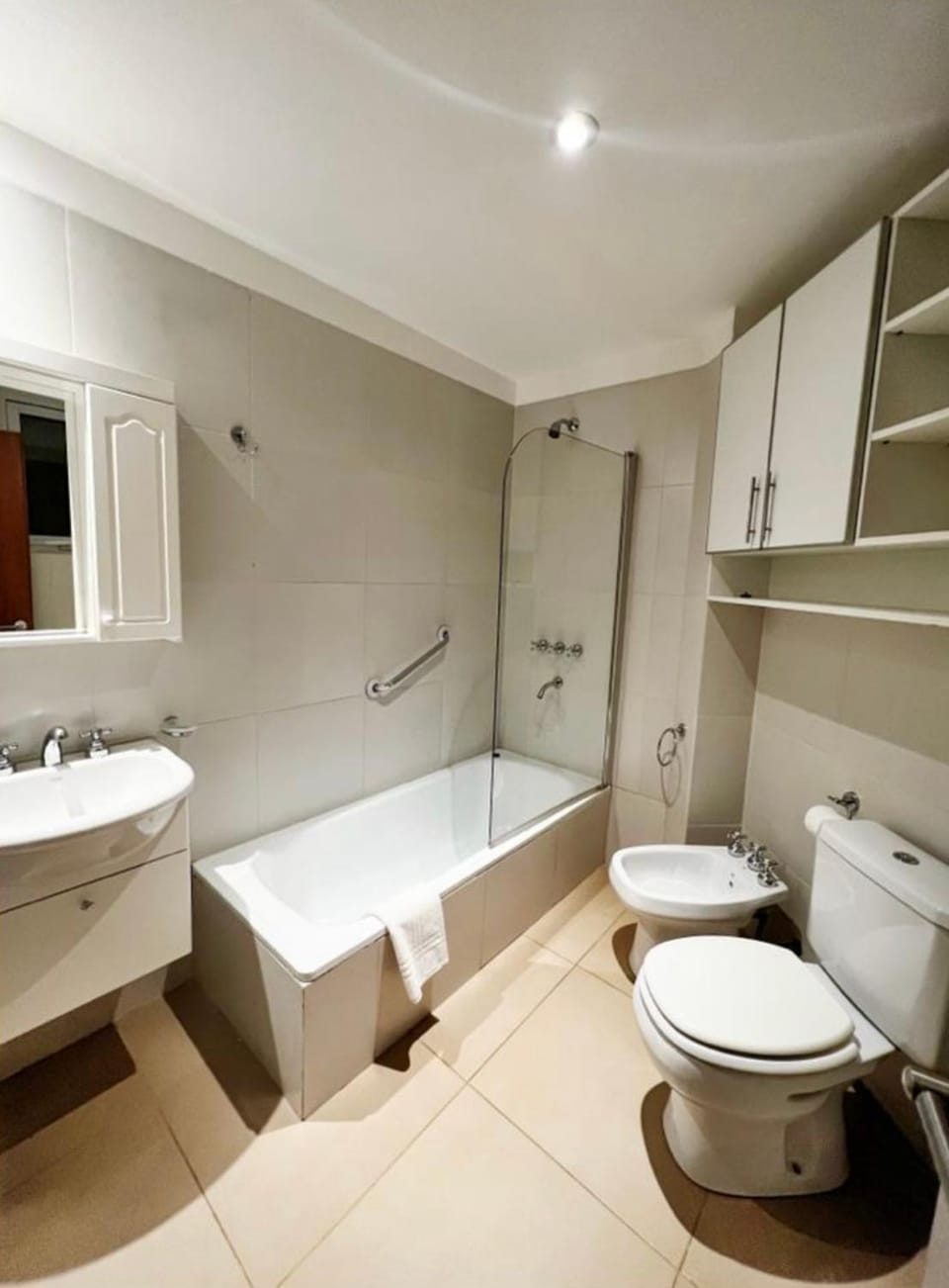 Shower, Toilet, Bathroom, Bath, bidet, towels