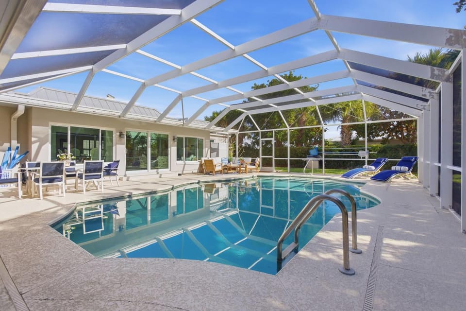 Day, Garden, Dining area, Garden view, Pool view, Swimming pool, Swimming pool, sunbed