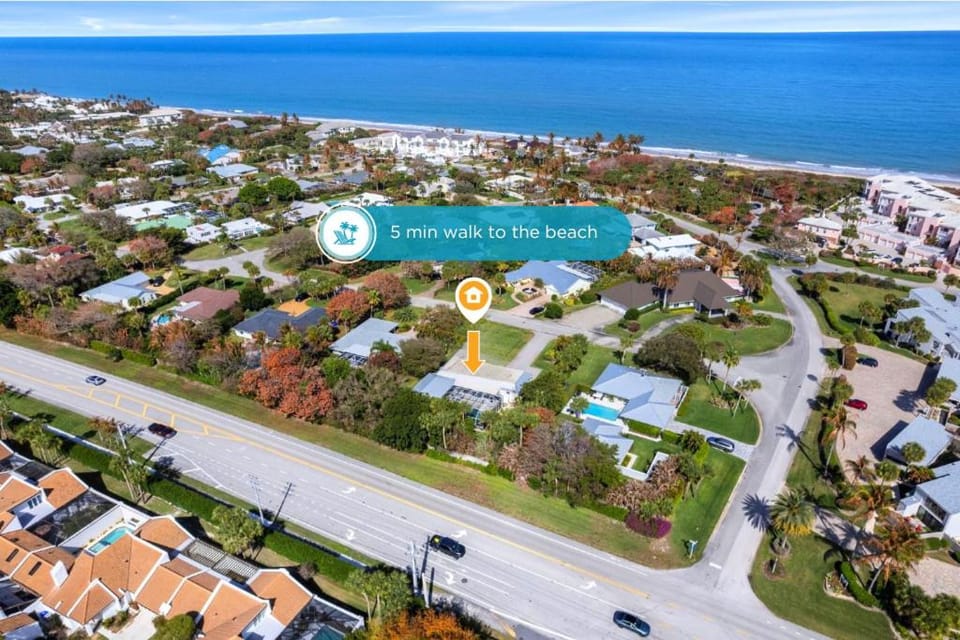 Property building, Nearby landmark, Day, Neighbourhood, Bird's eye view, Beach, Street view, Swimming pool, Location