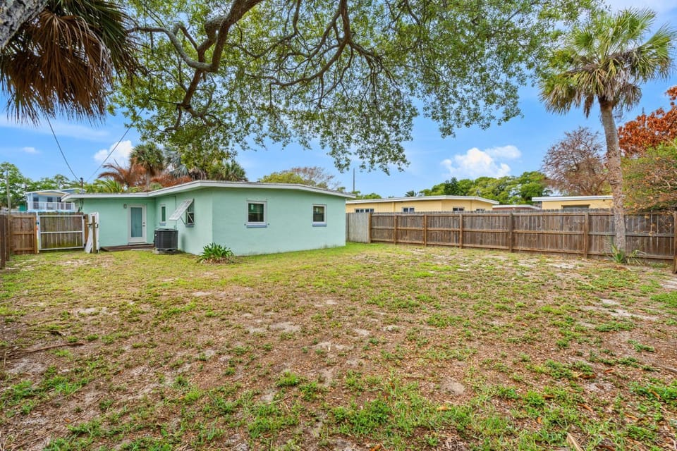 Property building, Day, Garden