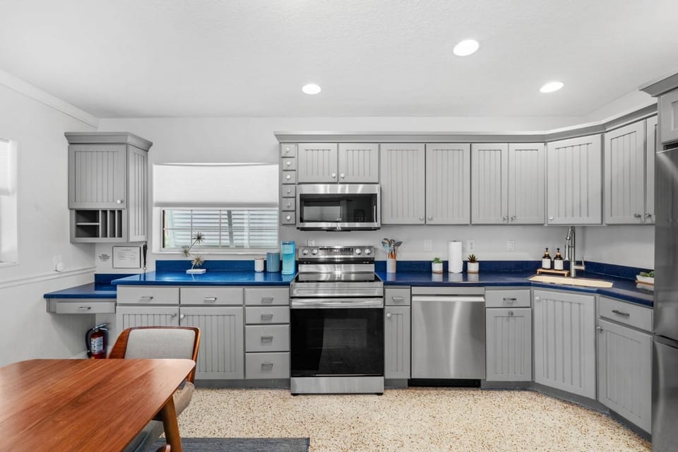Kitchen or kitchenette, Dining area, dishwasher, microwave, oven, stove, toaster