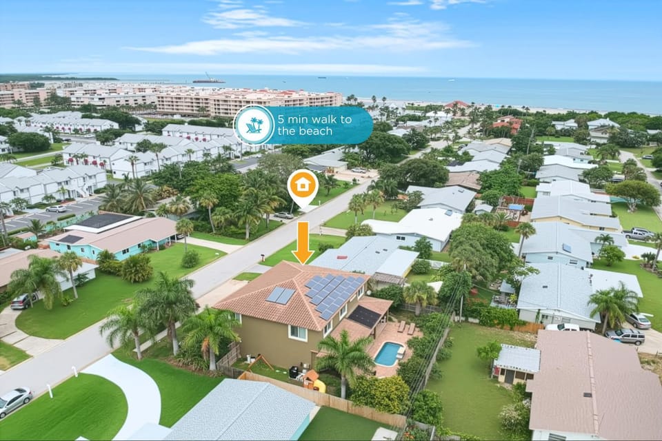 Property building, Nearby landmark, Day, Neighbourhood, Bird's eye view, Beach, Swimming pool, Location