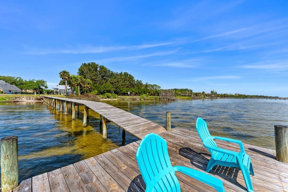 Nearby landmark, Day, River view, sunbed