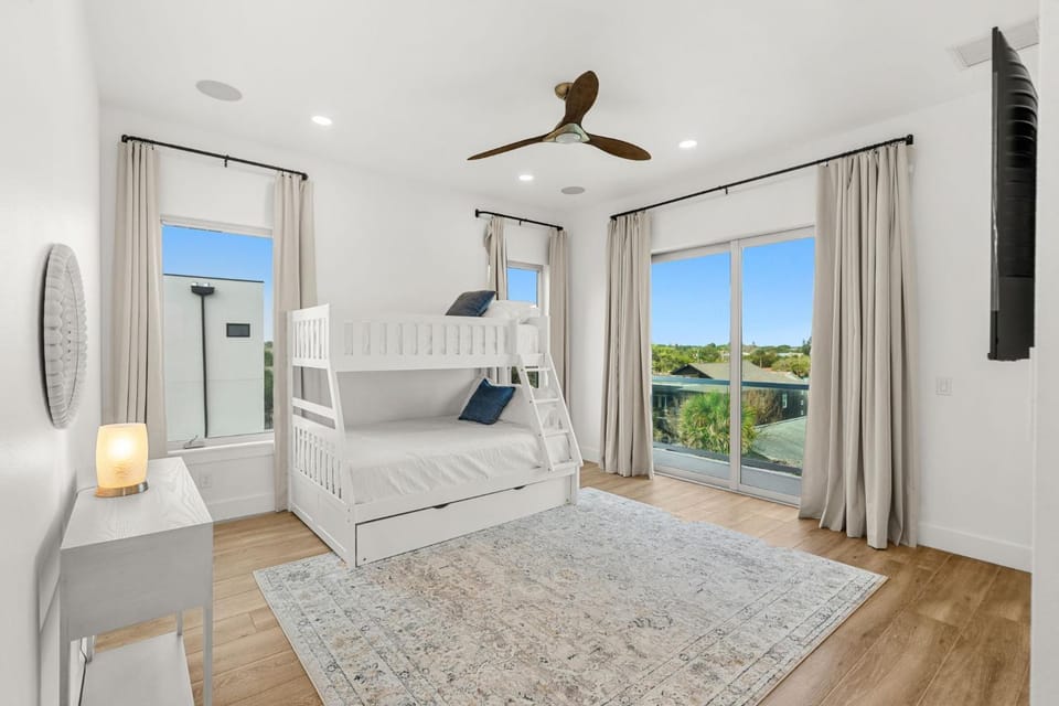 Bed, Balcony/Terrace, Photo of the whole room, Bedroom, bunk bed