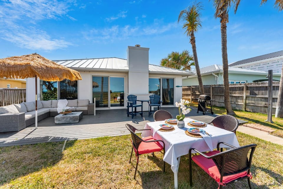Patio, Day, BBQ facilities, Garden, Seating area, Dining area, sunbed