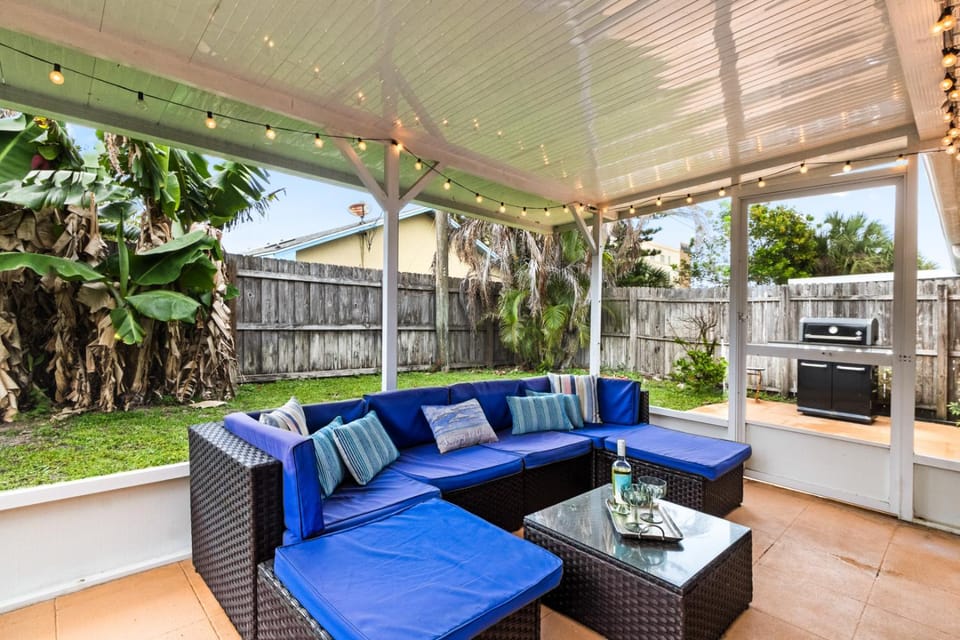 Patio, Day, BBQ facilities, Garden, Garden, Seating area
