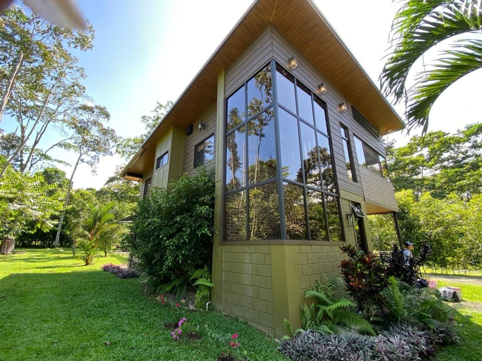 Rainforest Hideaway-Near Braulio Carrillo Park Apartment in Heredia Province