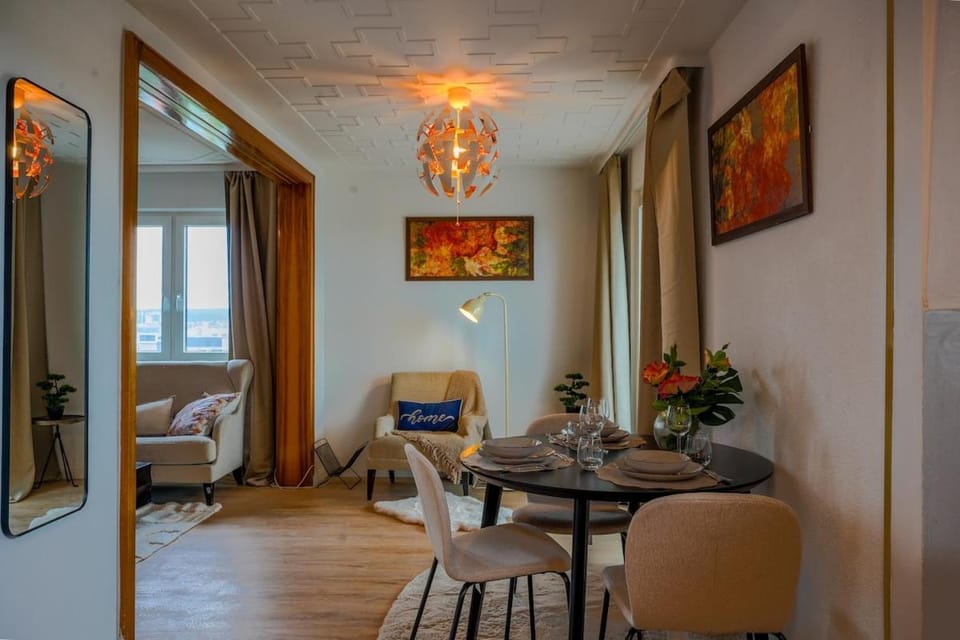 6 Guests Skyline Apartment near Mercedes Plant Apartment in Baden-Württemberg