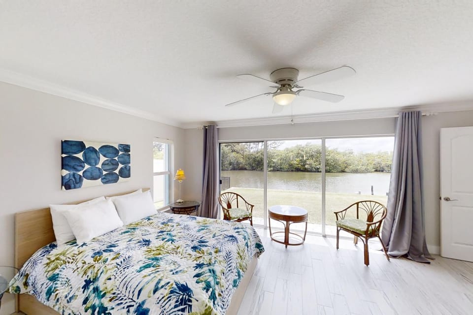 Bed, Bedroom, River view