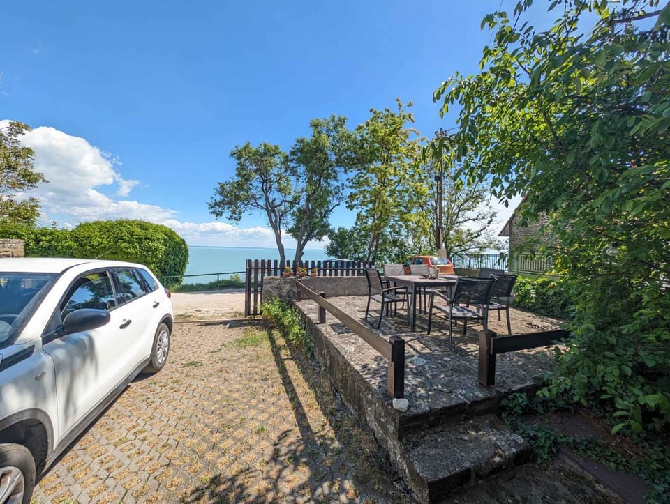 Summer, Parking