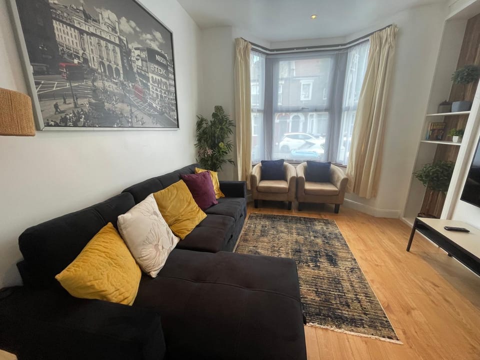 TV and multimedia, Living room, Seating area