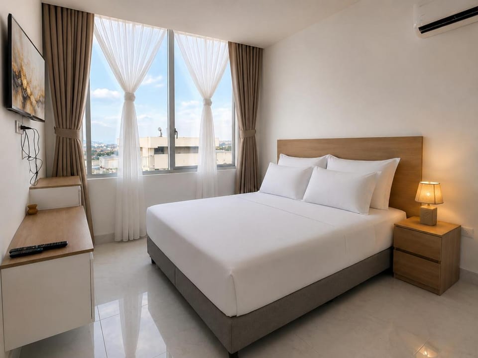 Bed, TV and multimedia, Photo of the whole room, Decorative detail, Bedroom
