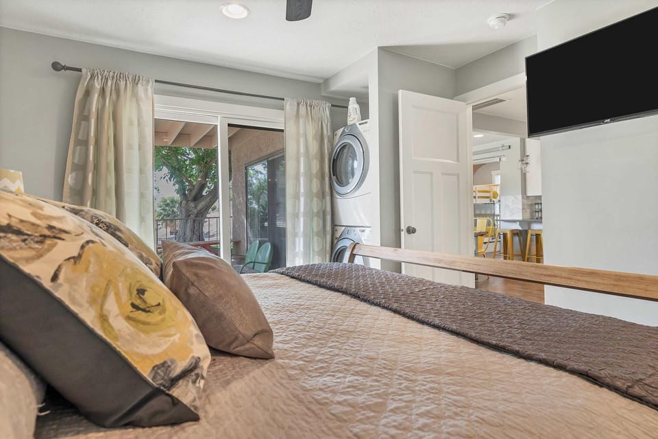 Resort 2BR - Pool Pickleball Hot Tub - 1 Hr to Zion Apartment in St George