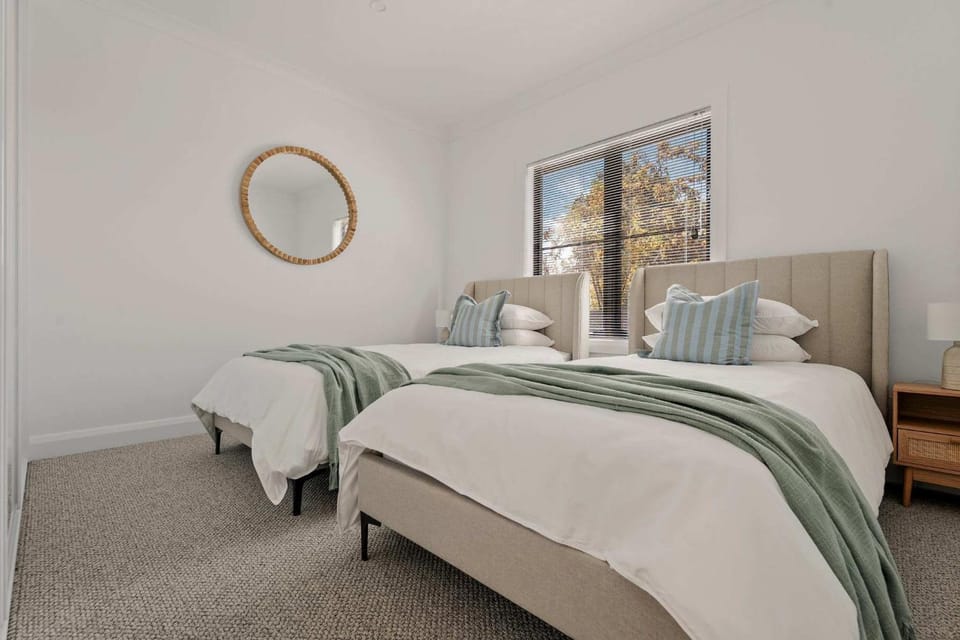 Stylish & New 3 Bed & 2 Bath Apartment on Seymour Villa in Bathurst