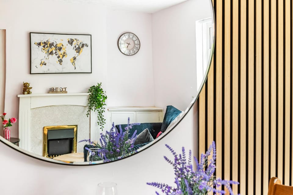 Nottingham City Hospital, Contractor & Family Accommodation, Sleeps 9, Free Parking on street House in Nottingham