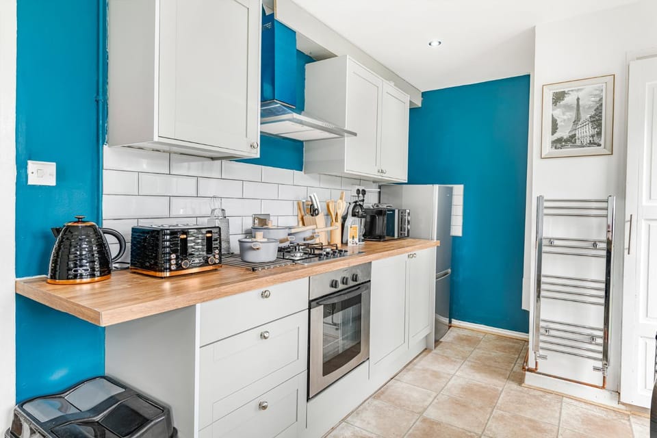 Nottingham City Hospital, Contractor & Family Accommodation, Sleeps 9, Free Parking on street House in Nottingham