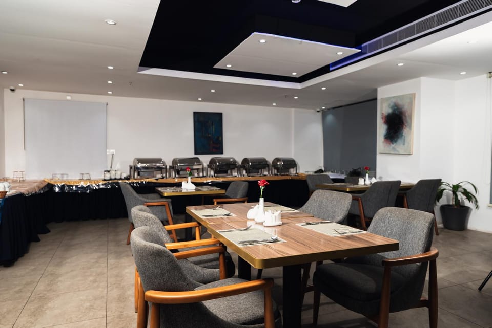 Restaurant/places to eat, Restaurant/places to eat, Banquet/Function facilities
