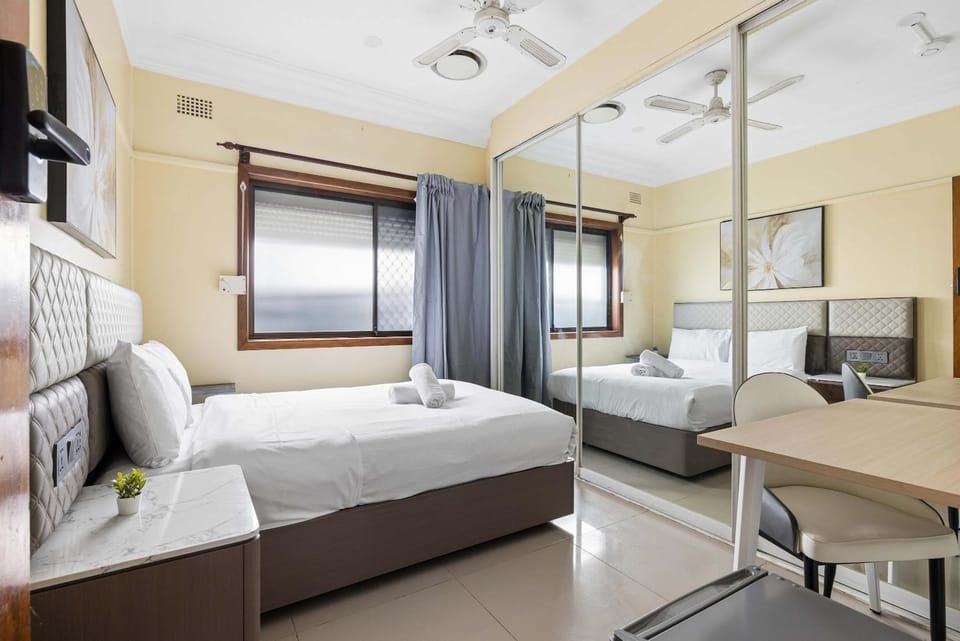 Double Room at Blacktown - Close to Sydney Zoo & Westpoint - Shared Bathroom House in Sydney