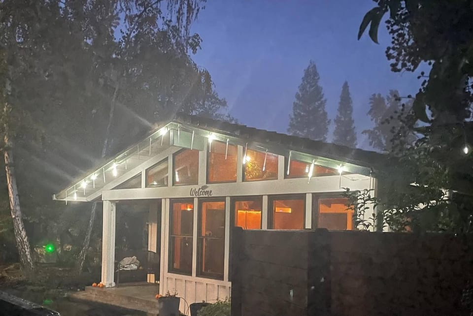 Riverside holiday home sleeps 10 House in Redding