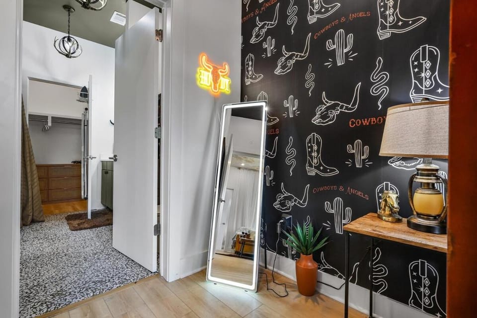 Cowboys and Angels - Sky Deck and Parking - East Nashville Apartment in East Nashville