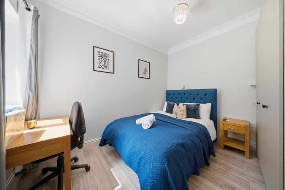 Bed, Photo of the whole room, Bedroom