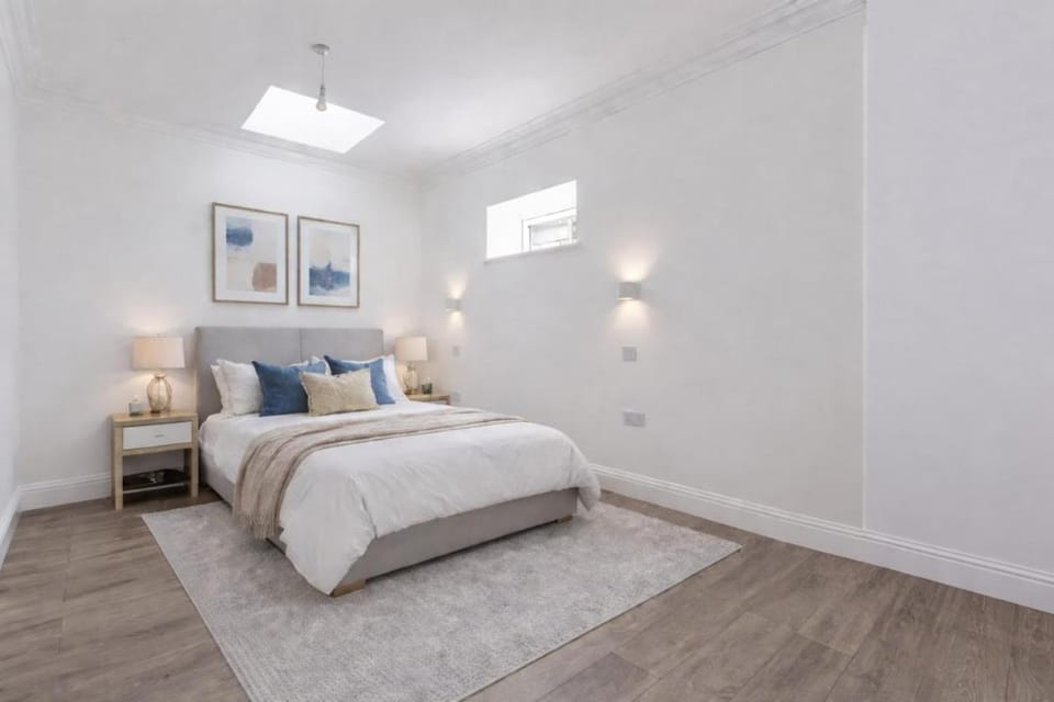 Hampton Court Retreat - Free Parking - Pool Table Apartment in Molesey