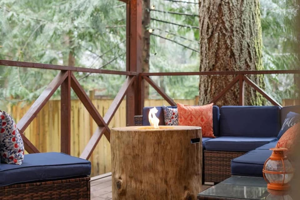 Fern Cottage-skiing river trails dogs okay House in Mount Hood Village