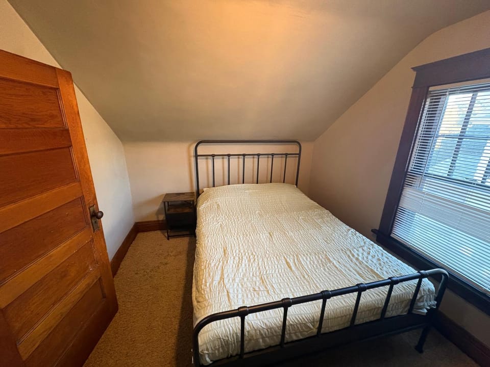 Spacious, Family Friendly 4BR, 5Qn Beds with Garage in Columbus House in Ohio