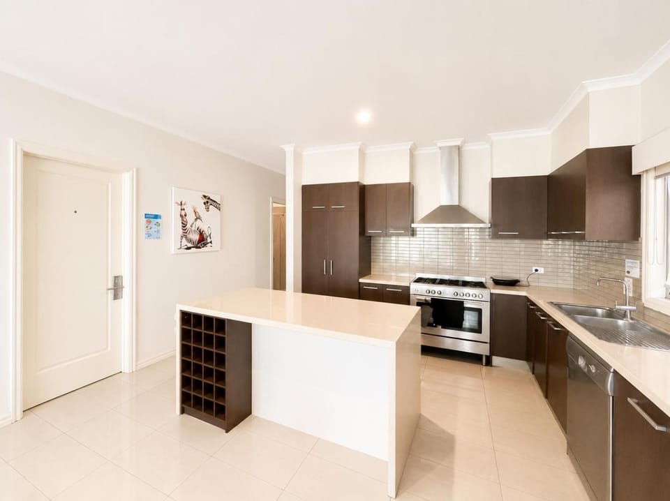 Glenlyon Rd - Comfortable Premium Accommodation Bed and Breakfast in Melbourne
