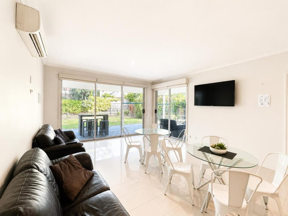 Glenlyon Rd - Comfortable Premium Accommodation Bed and Breakfast in Melbourne